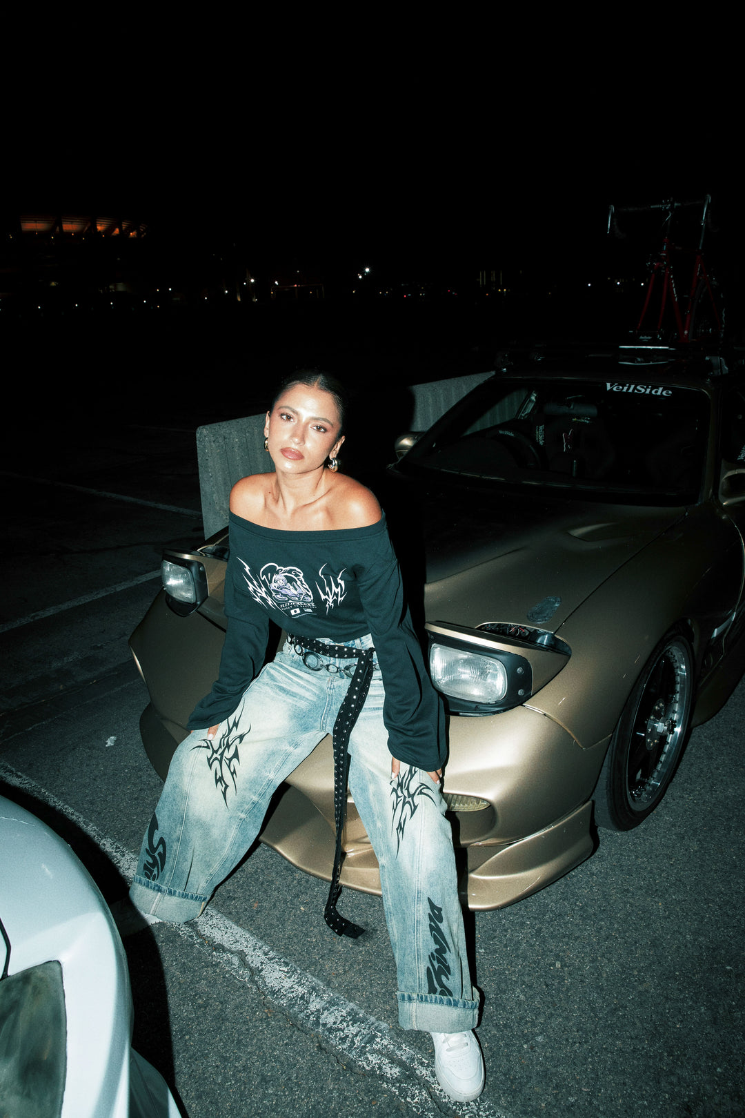 Kyusha Off-Shoulder Sweatshirt