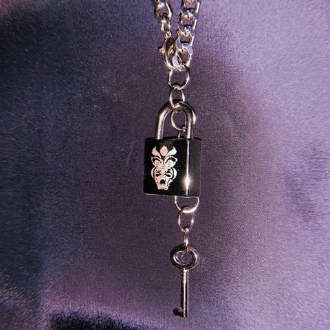 SCOURGE NECKLACE